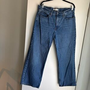 Abercrombie Slouchy Mid-Rise Jean | 32S | Excellent Condition